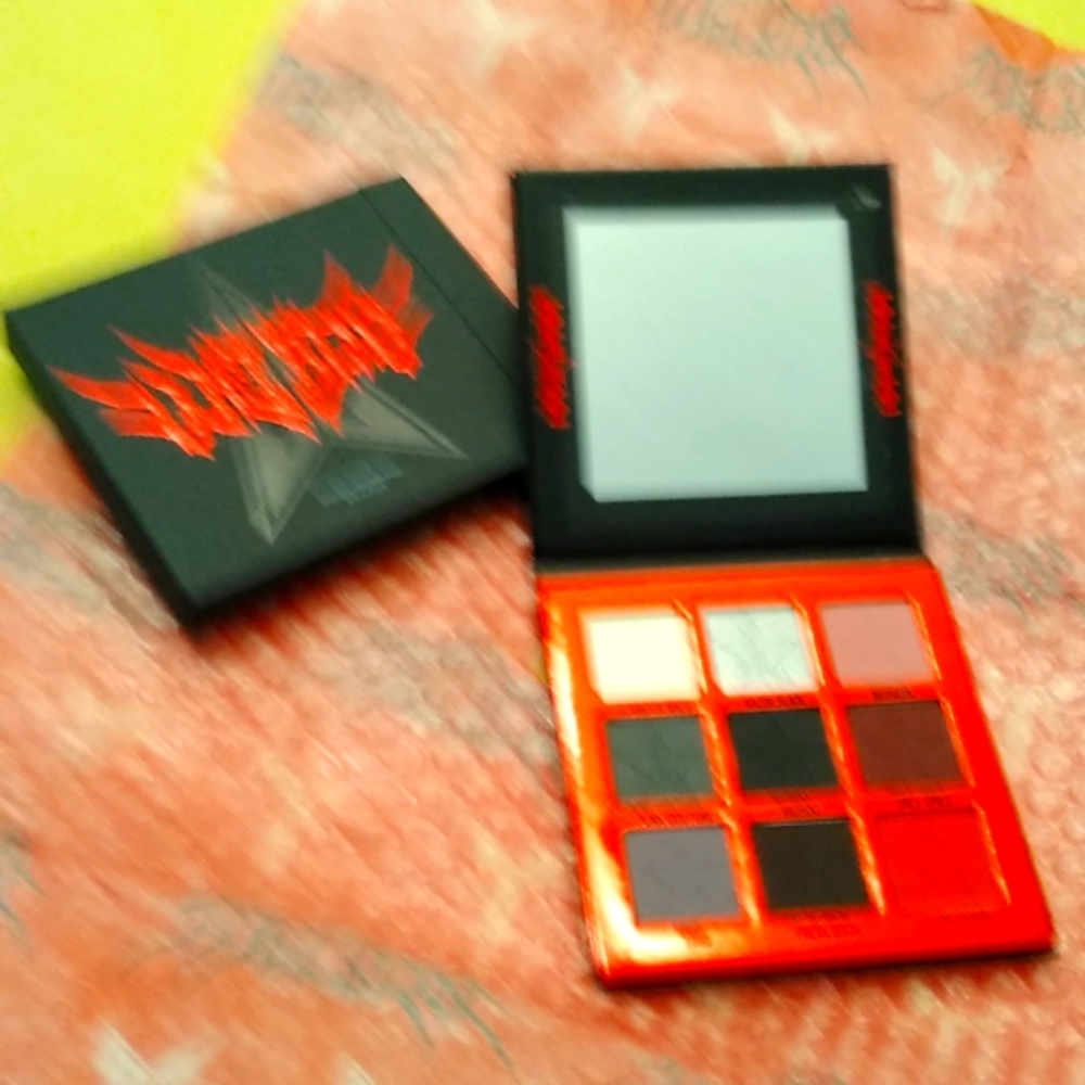 Jeffree Star weirdo eyeshadow palettes